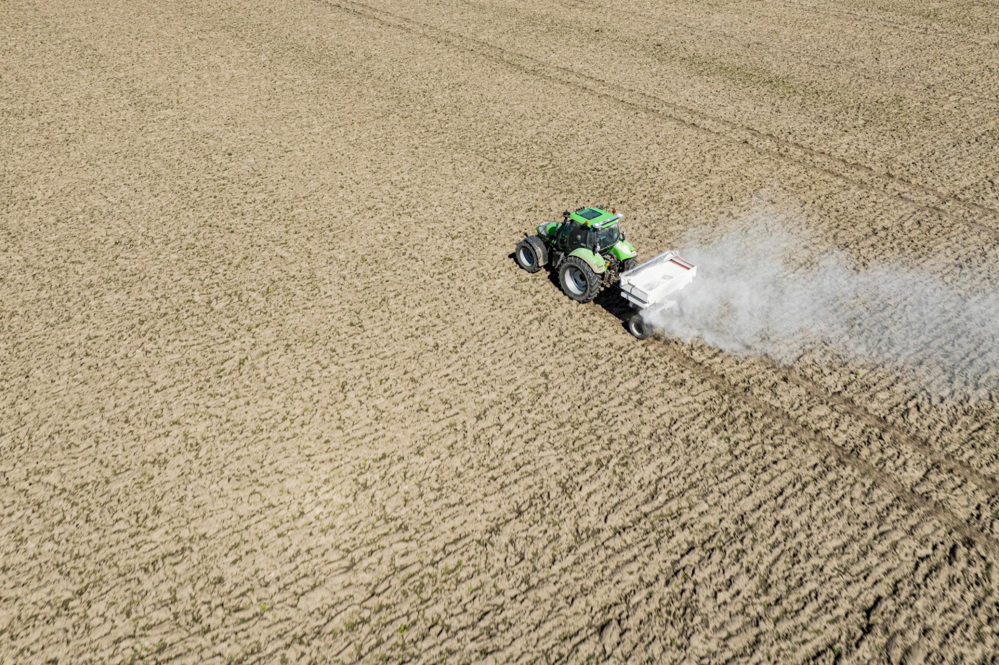 Wapnowanie gleby w rolnictwie - kiedy, jak i dlaczego warto wapnować glebę?